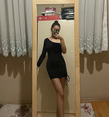 Tek omuz siyah fitilli büzgülü kısa elbise