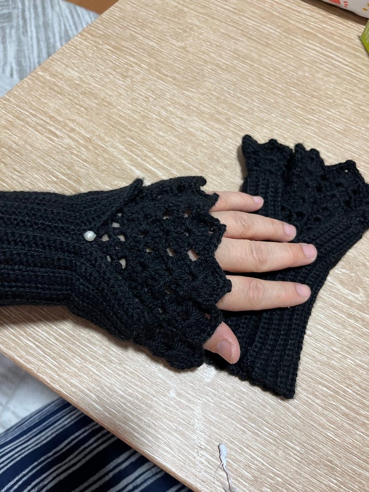 Siyah Örgü Gotik Kadın Eldiven - Görsel 4