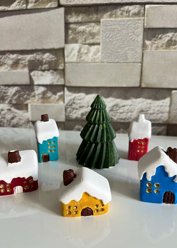 Renkli Mini Ev ve Çam Ağacı Figürleri - Görsel 3