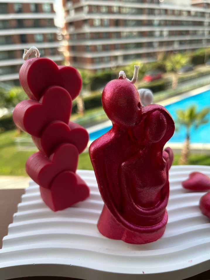 Beyaz Dalgalı Tabanlı Kalp ve Figürlü Biblo mum - Görsel 5