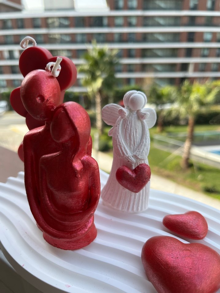 Beyaz Dalgalı Tabanlı Kalp ve Figürlü Biblo mum - Görsel 2