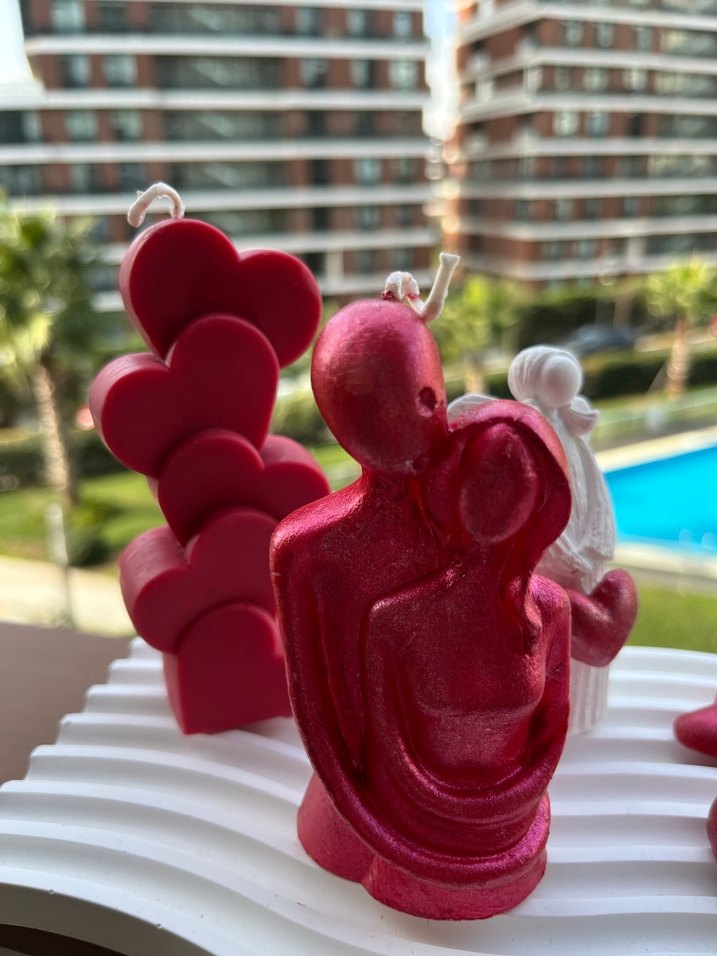 Beyaz Dalgalı Tabanlı Kalp ve Figürlü Biblo mum - Görsel 4