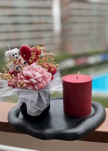 Renkli Kırmızı Mum ve Dekoratif Çiçek Aranjmanı - Görsel 7