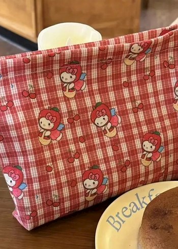 Ekoseli Hello Kitty Makyaj Çamtası