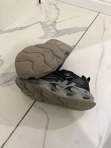 27 Beden Skechers ışıklı ayakkabı