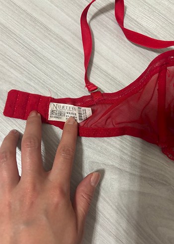 Kırmızı sütyen - Görsel 3