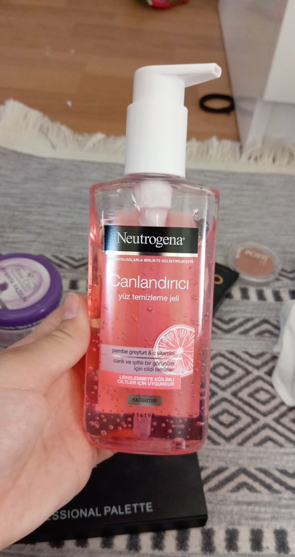 Pembe ve Gri Makyaj Ürünleri Seti - Görsel 4