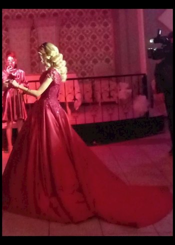 Kırmızı İşlemeli Boncuklu Uzun Abiye Elbise kuyruklu kabarık - Görsel 3