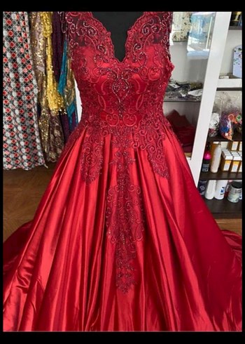 Kırmızı İşlemeli Boncuklu Uzun Abiye Elbise kuyruklu kabarık - Görsel 2