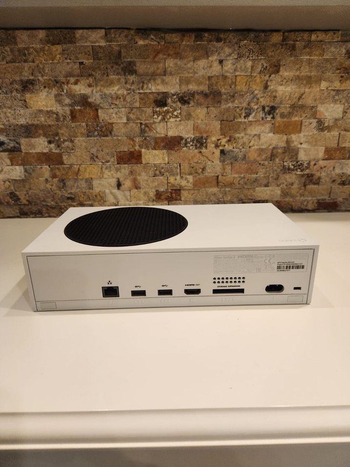 Beyaz Xbox Series S 500 Gb Oyun Konsolu ve Kumanda - Görsel 2