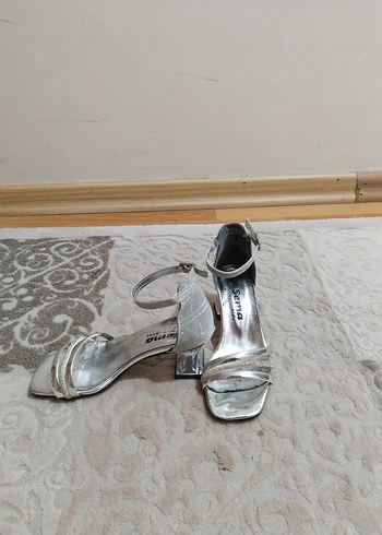 Kız çocuk gümüş sandalet