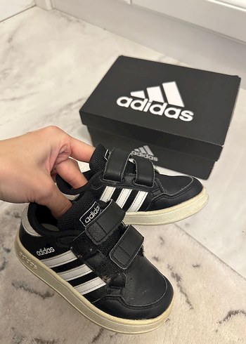 24 Beden Orijinal Adidas spor ayakkabı
