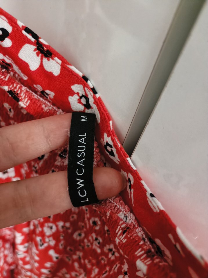 Kırmızı Çiçek Desenli Askılı Mini Elbise - Görsel 4