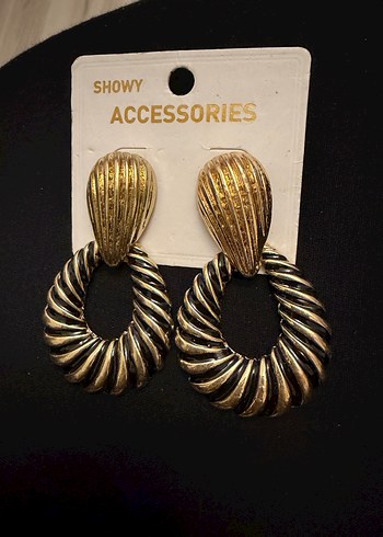 Gold ve Siyah detaylı küpe - Görsel 2