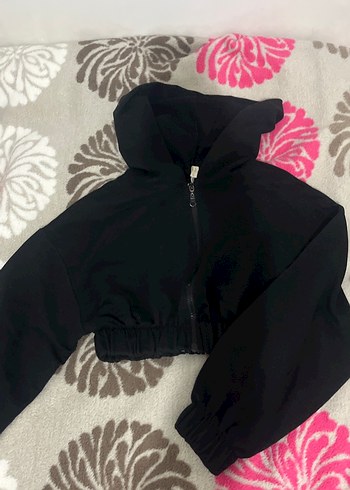Siyah Kapüşonlu Fermuarlı Kısa Sweatshirt