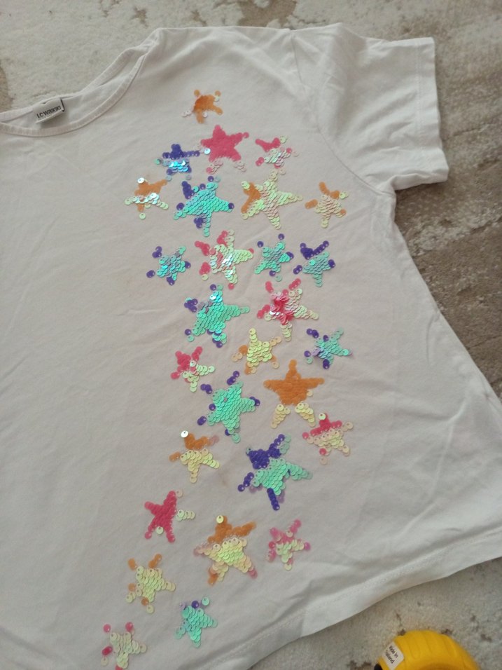 Kız Çocuk Beyaz Parlak Yıldız Baskılı Tişört - Görsel 2