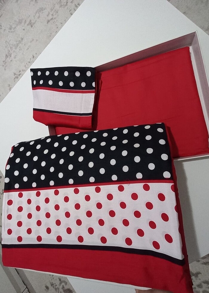 Kırmızı siyah pamuk saten nevresim takımı kutusunda - Görsel 4