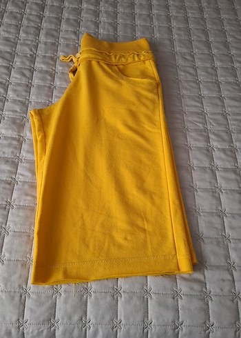 Sarı Rahat Kesim Mini Şort - Görsel 3