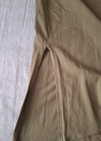 V Yaka Haki Süet Tişört - Görsel 5