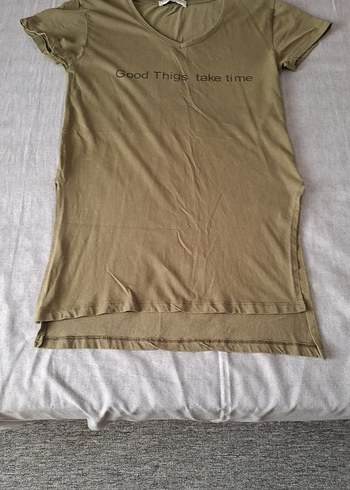 V Yaka Haki Süet Tişört - Görsel 3