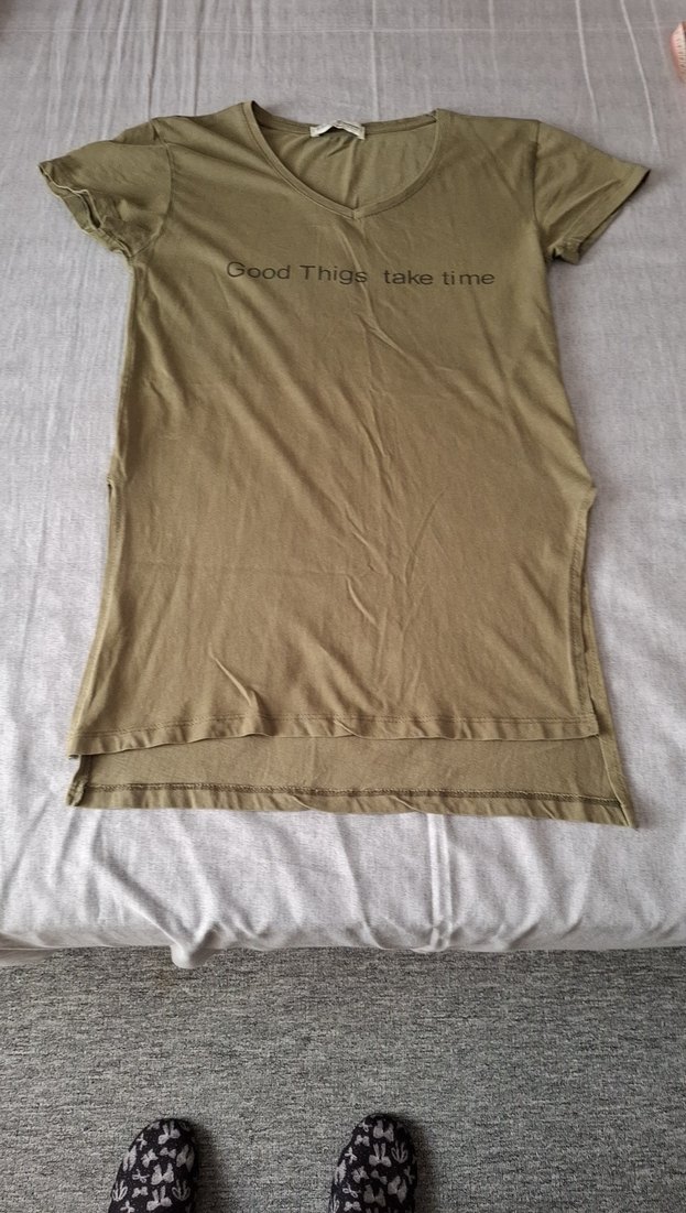 V Yaka Haki Süet Tişört - Görsel 3