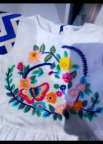 Çiçek İşlemeli Beyaz Kız Çocuk Elbisesi - Görsel 2