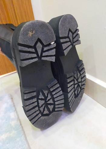 Kadın Siyah Deri Düz Topuklu Bot - Görsel 5