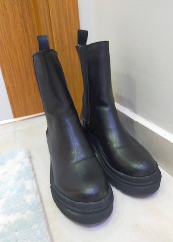 Kadın Siyah Deri Düz Topuklu Bot - Görsel 3