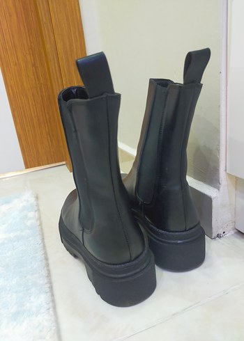 Kadın Siyah Deri Düz Topuklu Bot - Görsel 4