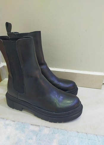 Kadın Siyah Deri Düz Topuklu Bot - Görsel 2