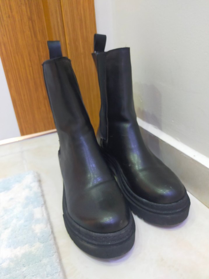 Kadın Siyah Deri Düz Topuklu Bot - Görsel 3