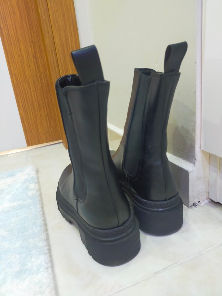 Kadın Siyah Deri Düz Topuklu Bot - Görsel 4