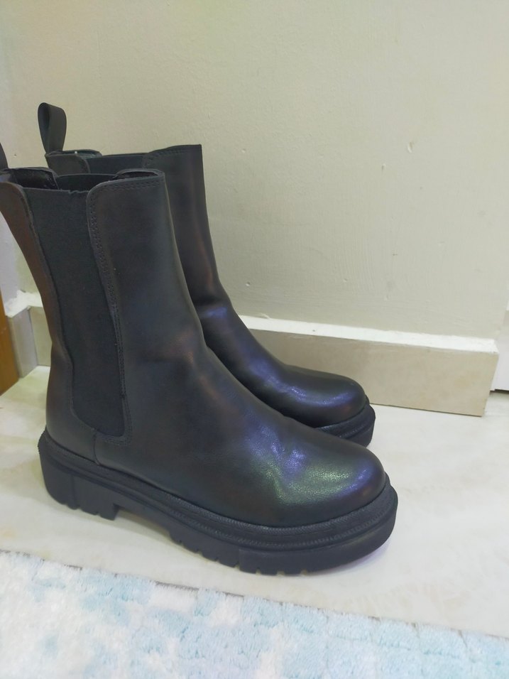 Kadın Siyah Deri Düz Topuklu Bot - Görsel 2