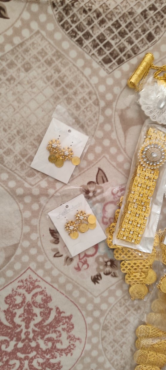 Dantel İşlemeli Altın Renk Kadın El Zinciri - Görsel 2