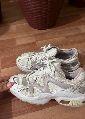 Nike Beyaz Bağcıklı Kadın Spor Ayakkabısı