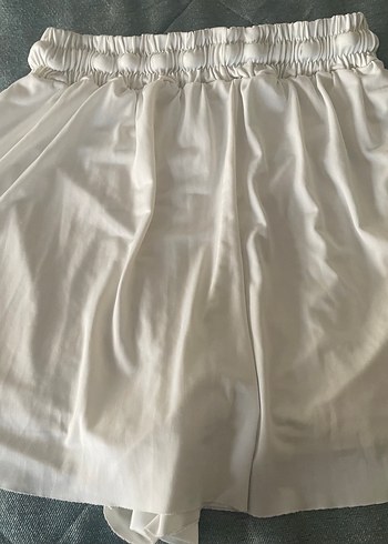 Beyaz Piliseli  saten şort - Görsel 3