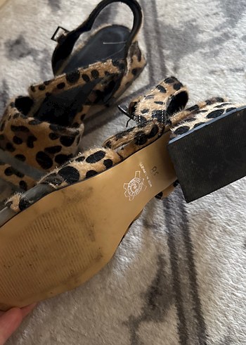 Kürklü Leopar Desenli Topuklu Kadın Sandalet - Görsel 2