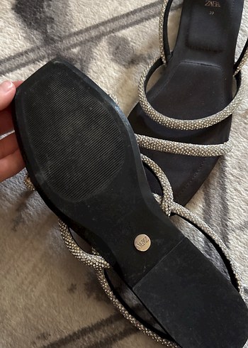 Gri Yılan Desenli Payetli Kadın Terlik - Görsel 2