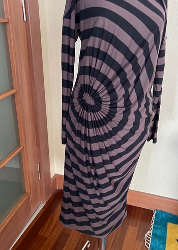Kahverengi Zebra Desenli Uzun Drapeli Elbise - Görsel 4
