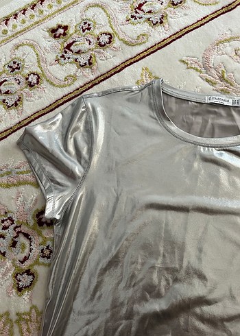 Stradivarius Gri Metalik Kısa Kollu Kadın Tişört