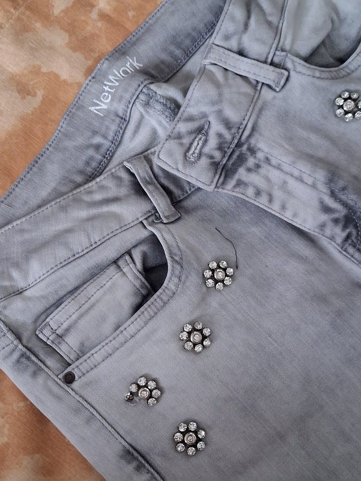 Gri Düğmeli Kadın Midi Kot Pantolon - Görsel 2