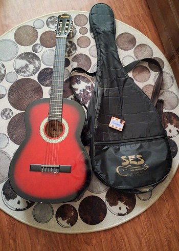 Kırmızı klasik gitar - Görsel 3