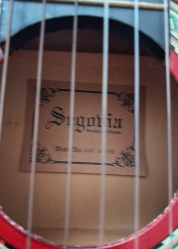 Kırmızı klasik gitar - Görsel 2