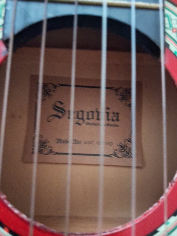 Kırmızı klasik gitar - Görsel 2