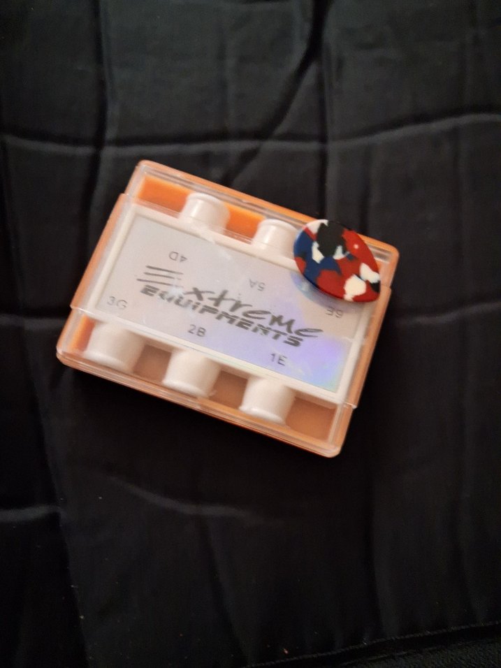 Kırmızı klasik gitar - Görsel 5