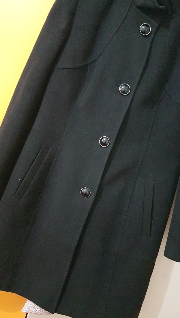 Düğmeli Siyah Kaban - Görsel 4