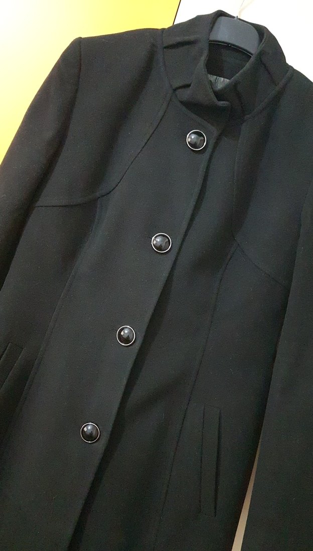 Düğmeli Siyah Kaban - Görsel 3