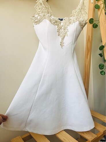 Beyaz kısa nikah elbisesi
