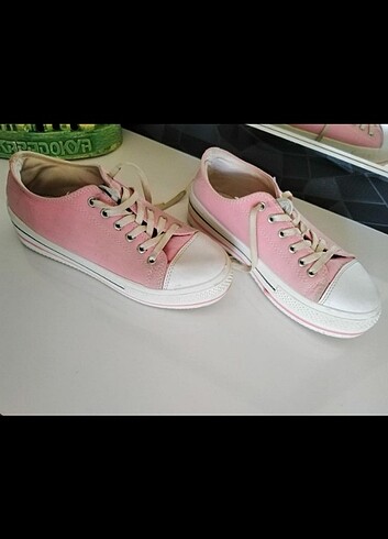 Converse Kalın tabanlı spor ayakkabı