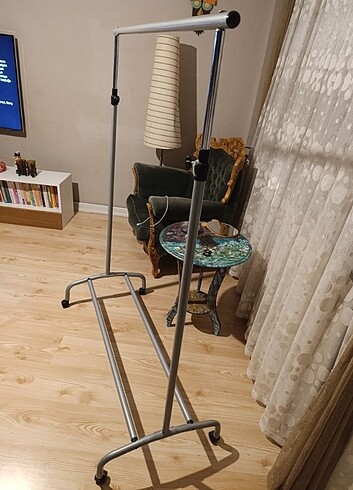 Mudo Concept Demir profilden tekerlekli ayarlanabilir portmanto